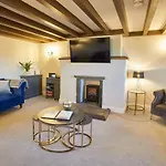Host & Stay - The Coach House