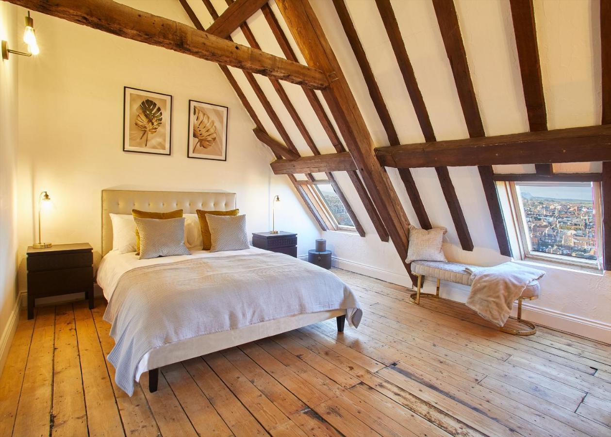 Host & - The Coach House *