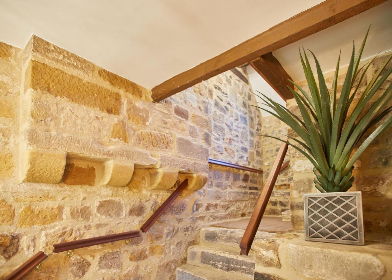 Host & - The Coach House * Whitby